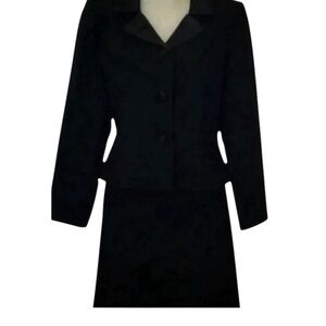 ATRIUM COLLECTION Vintage 2pc Black Skirt Suit w/ Satin V-Neck Collar Size 10
